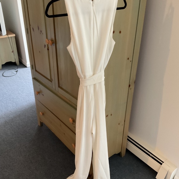 White sleeveless jumpsuit WITH TAGS - Picture 2 of 3